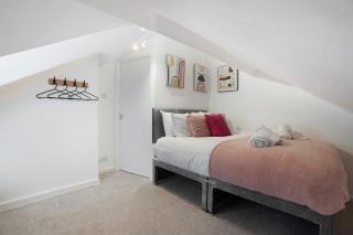 NEW! 4BR in Spencer street - - 6