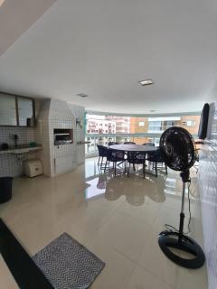 Apto de 180m vista mar, com 03 suites equipadas com ar condicionado, tvs e sacada, varanda gourmet e 02 vagas de garagem cobertas, a 50 metros da praia Tupi - Praia Grande - 0