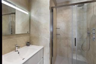 REF 1208 - Cannes - 5mins to Palais des Festivals - 2