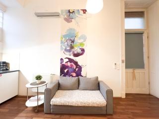 Charming Central Studio Apt - Flora's Room - Budapest - 6