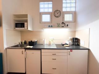 Charming Central Studio Apt - Flora's Room - Budapest - 4