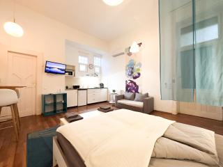 Charming Central Studio Apt - Flora's Room - Budapest - 5