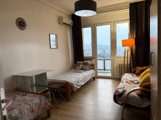 CENTRAL ROOMS WITH GREAT VIEW shared bathroom no parking - Skopje - 8