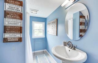 Family Lakeside Escape with Private Beach and Calm Waters - Harwich - 3