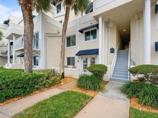 Enchanting 2-Bedroom Ground Floor Beach Condo at Cape Canaveral WiFi & AC - 6