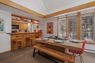 Classic Stratton Ski Chalet - 4