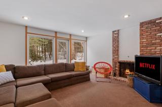 Classic Stratton Ski Chalet - 1