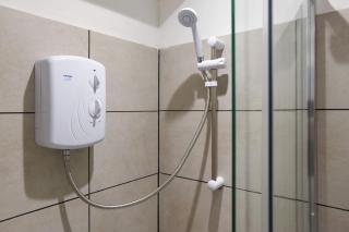 Newly Decorated 1-Bedroom Ground Floor Flat - 2