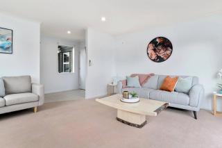 Spacious home on landing drive - Tauranga - 9