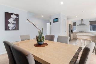 Spacious home on landing drive - Tauranga - 4