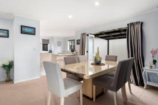 Spacious home on landing drive - Tauranga - 3