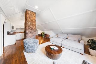The Hidden Hideaway on College - Macon - 9