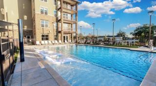 Landing at Flats at Hooper Hill - 1 Bedroom in Conroe - Conroe - 2
