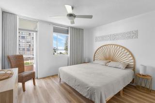 The Suntide - Beachfront 2Bedroom Unit at Central Surfers with Parking and Netflix - Gold Coast - 6