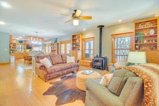Charming Family Cabin with Fire Pits in Clarksville - Clarksville - 0