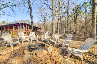 Charming Family Cabin with Fire Pits in Clarksville - Clarksville - 9