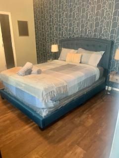 Queen Suite - Private Entrance - WiFi - 4