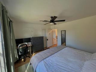 Long Term, Blackout Curtain, 2 Monitor, King Bed Room in 2 BR Home - Houston - 8
