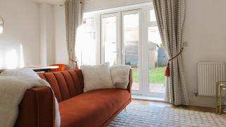Kings Reach Slough nr Legoland and Ascot Stylish Homely House Sleeps Eight - Langley Marish - 4