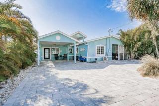 Waterfront Pool Walk to Beach Golf Cart Sleeps 12 - Clearwater Beach - 7