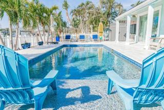 Waterfront Pool Walk to Beach Golf Cart Sleeps 12 - Clearwater Beach - 6