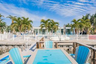 Waterfront Pool Walk to Beach Golf Cart Sleeps 12 - Clearwater Beach - 2