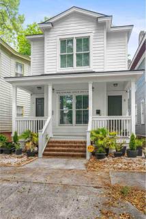 Downtown at The Peach House Dogs Welcome Fully Fenced Yard and Off-street Parking - Savannah - 8