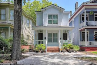 Renovated Dog Friendly Duplex Near Food & Fun Fully Fenced Yard and Private Parking - Savannah - 8