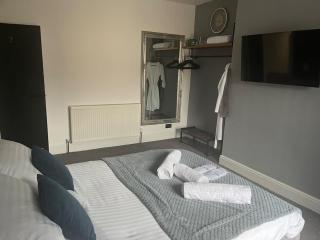 Flat2 large modern King Bed Flat, private bathroom Ryan's place - Walton on the Hill - 4