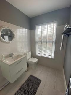 Flat2 large modern King Bed Flat, private bathroom Ryan's place - Walton on the Hill - 3