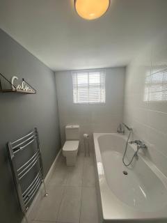 Flat1 Large modern King Bed flat, private bedroom Ryan's place - 5