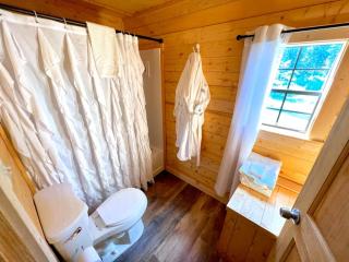 Triple G’s Resort - Cabin 11 - Pinnacle - 1