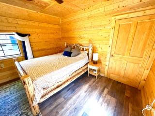 Triple G’s Resort - Cabin 10 - Pinnacle - 2