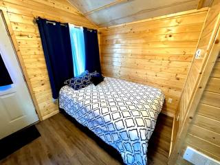 Triple G’s Resort - Cabin 8 - Pinnacle - 8