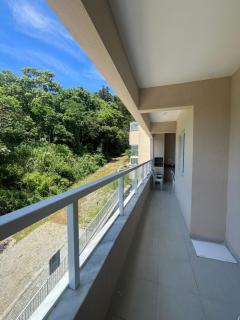 Apartamento 300 metros praia das Toninhas - 1