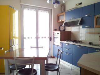 Bergamo - luminoso appartamento con box prvato - 0