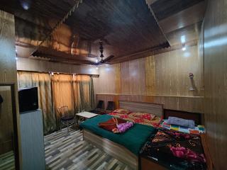 Hotel Sharjah Kashmir - Srinagar - 3