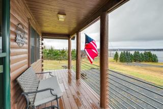 All-Season Long Lake Base Camp! Family Cabin - 0