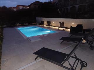 House Antonija, relax by the sea - Seget Vranjica - 0