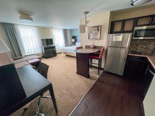 Staybridge Suites Marquette by IHG - 4