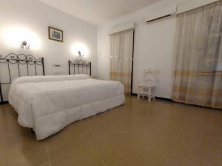 Hostal 2 estrellas -Restaurante Las Tres Encinas EN EL CENTRO DEL PUEBLO - Cabeza la Vaca - 8