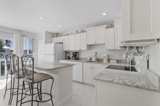 Right Waterfront Duplex w/ Pool & Spa - Fort Myers Beach - 2