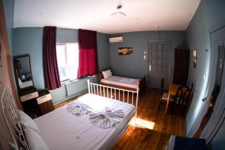 Cheers Midtown Hostel - 4