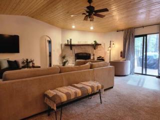 Chic Country Home in the Woods with Hot Tub - Ruidoso - 5