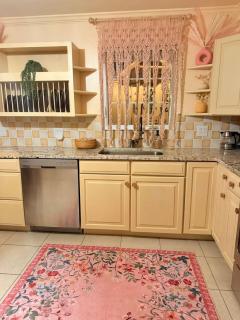 Brand New Tropical 2-bedroom Villa with Resort Amenities - 9