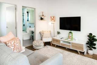 Sunny and Stylish One Bedroom Apartment - Melbourne - 8