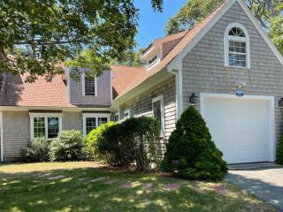 Cozy Bungalow Close to Downtown - 7