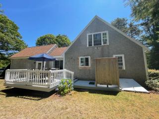 Cozy Bungalow Close to Downtown - Harwich - 6