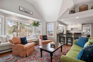 Luxury Waterfront with Game Room - 4