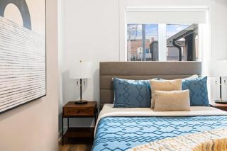 Bloordale Gem Stylish Space with Parking - 8